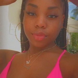 Meet your Posher, Syana